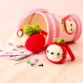 Breloczek mini amigurumi - truskawka